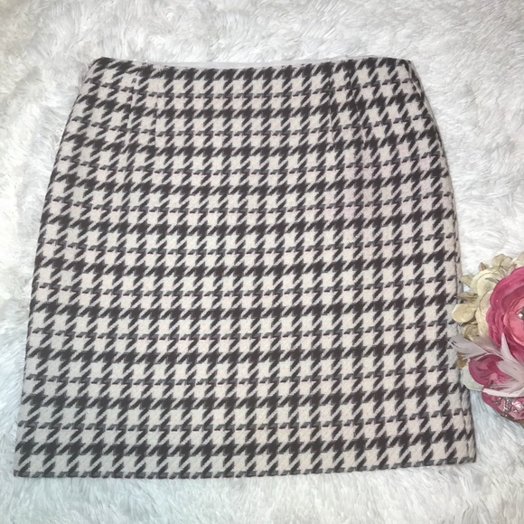 White House Black Market Dresses & Skirts - White House Black Market houndstooth skirt